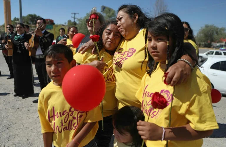 familias separadas por migración protestan en Juárez en pleno día de la madre