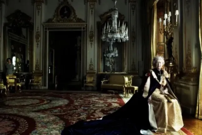 queen-elisabeth-annie-leibovitz-royal-portrait